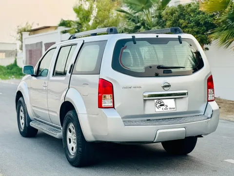 Nissan Pathfinder 3.5L S 4WD 2010