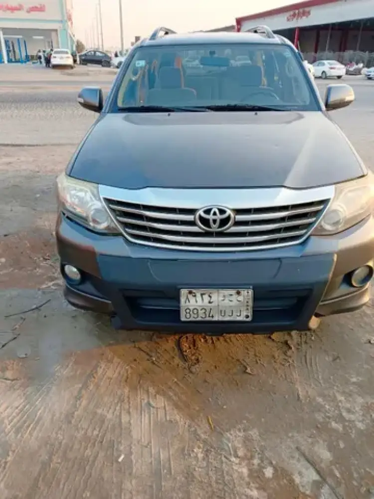 toyota toyota-fortuner image Toyota Fortuner 2013