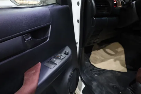 Discover undefined undefined Exterior Interior Images.Find all aspects and details of cars.