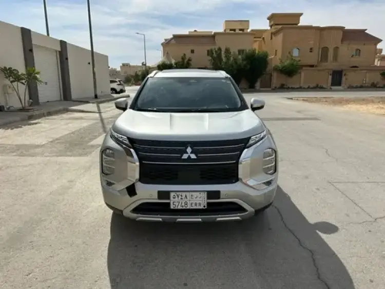 mitsubishi mitsubishi-outlander image Mitsubishi Outlander 2023