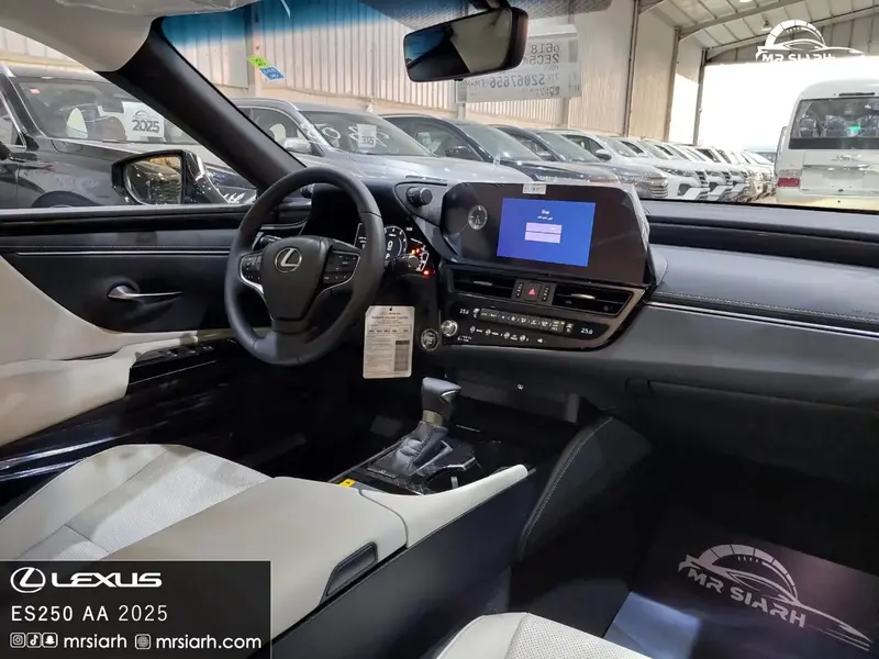 Lexus ES 2025