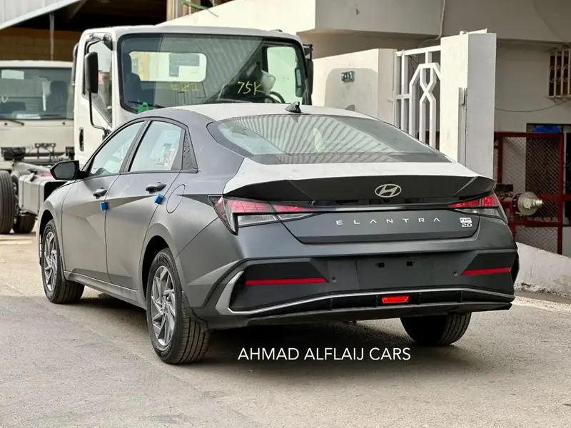 Hyundai Elantra 2025
