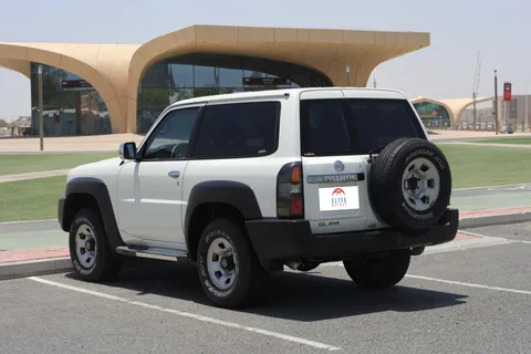 Nissan Patrol Safari 4.8L A/T (Basic) 2015