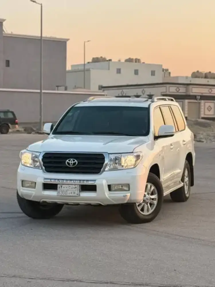toyota toyota-land-cruiser image Toyota Land Cruiser 2011