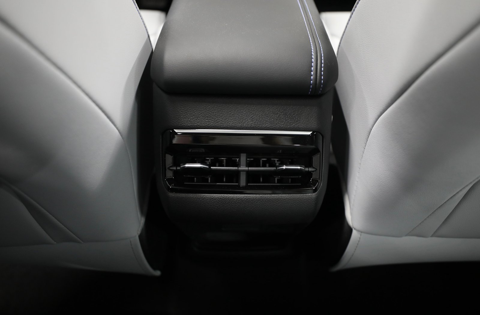 Discover undefined undefined Exterior Interior Images.Find all aspects and details of cars.