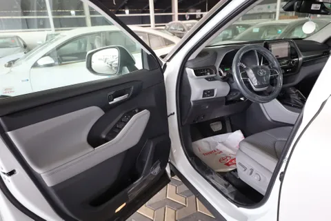 New Toyota Highlander  2.5L Hybrid GLE AWD  2023