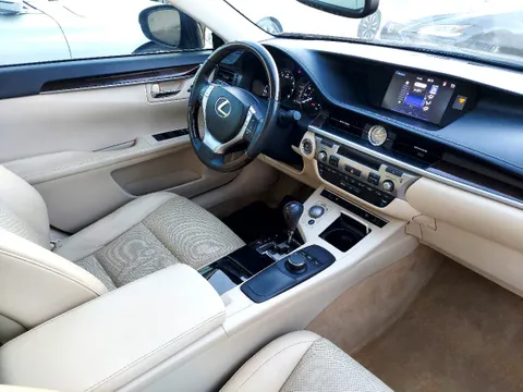 Lexus ES 350 4 door 3.5L 2015