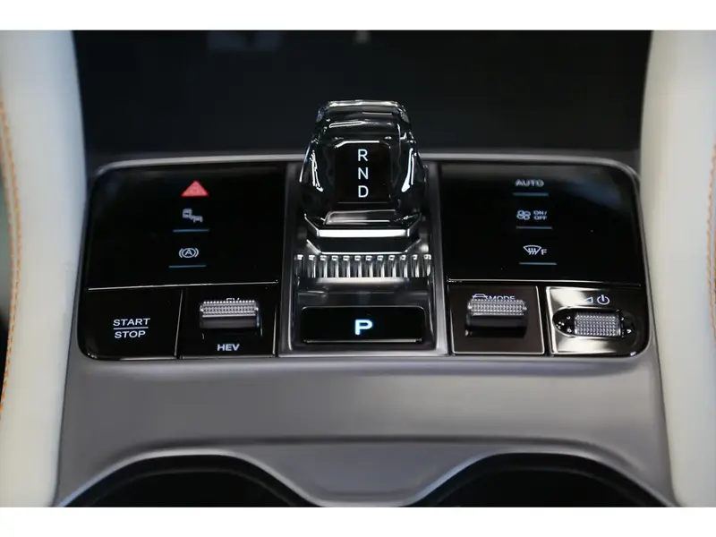 Discover undefined undefined Exterior Interior Images.Find all aspects and details of cars.