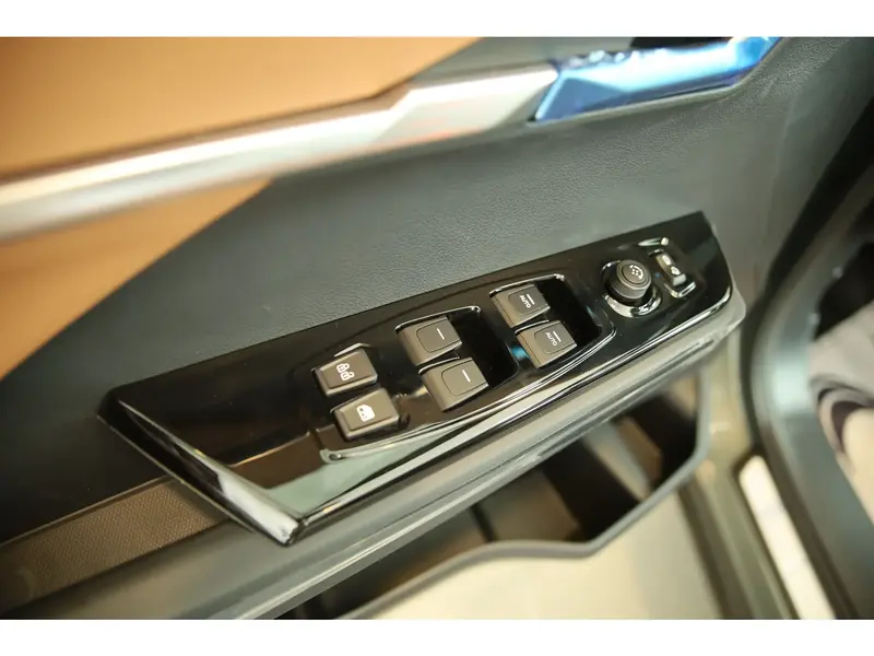 Discover undefined undefined Exterior Interior Images.Find all aspects and details of cars.
