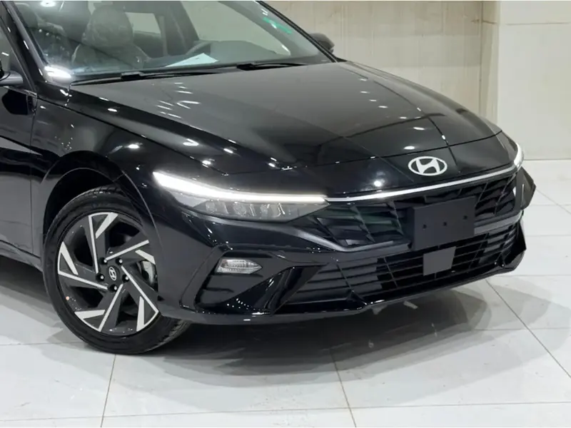 Hyundai Elantra 2025