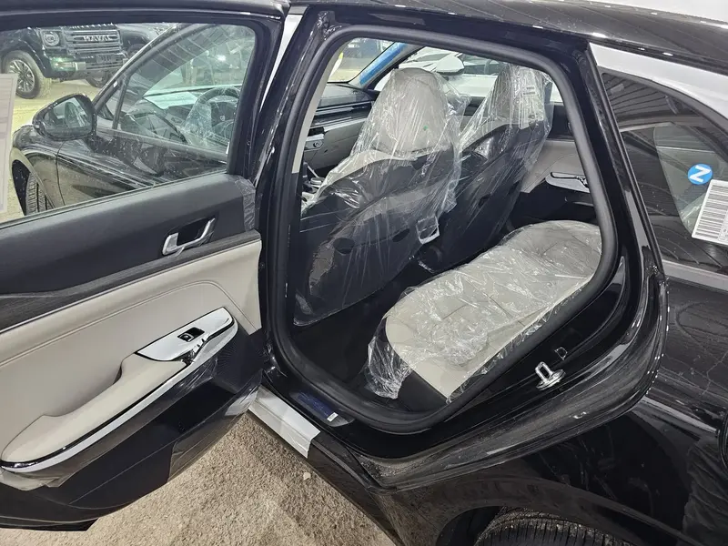 Discover undefined undefined Exterior Interior Images.Find all aspects and details of cars.