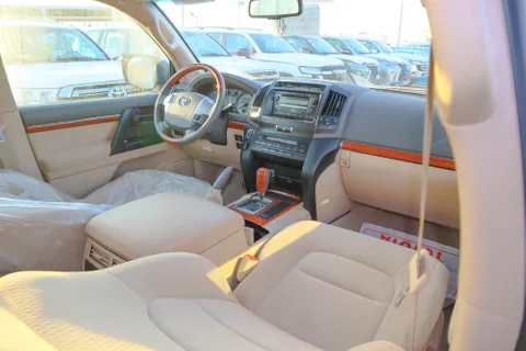 Toyota Land Cruiser 4.5L GXR Petrol 2015