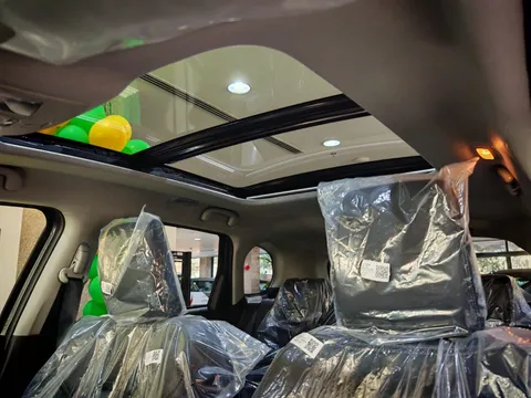 Discover undefined undefined Exterior Interior Images.Find all aspects and details of cars.