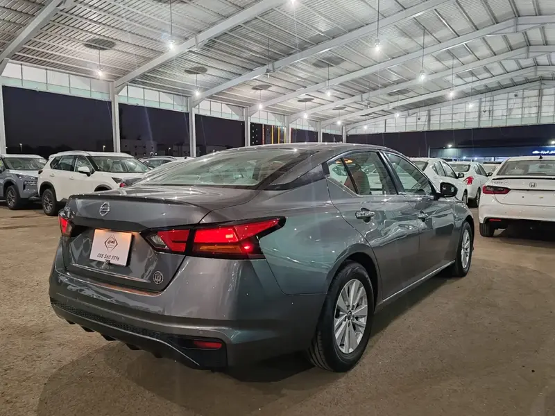 Nissan Altima 2021