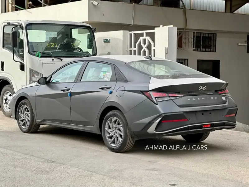 Hyundai Elantra 2025