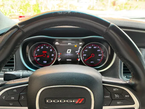 Dodge Charger 3.6L SXT (Mid Option) 2016