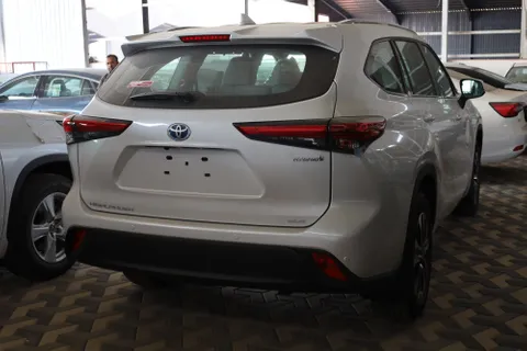 New Toyota Highlander  2.5L Hybrid GLE AWD  2023