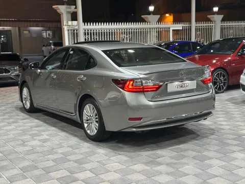 Lexus ES 350 4 door 3.5L 2016