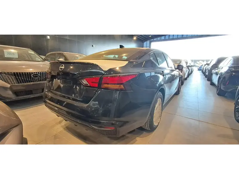 Nissan Altima 2025