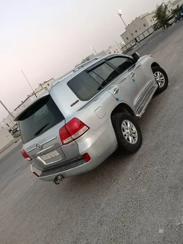 استكشف undefined undefined الصور الخارجية والداخلية. اكتشف جميع جوانب وتفاصيل السيارات.