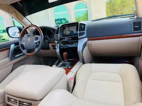 Toyota Land Cruiser 5.7L VXR 2015
