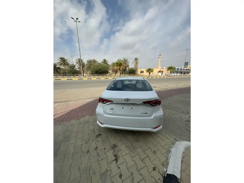 استكشف undefined undefined الصور الخارجية والداخلية. اكتشف جميع جوانب وتفاصيل السيارات.