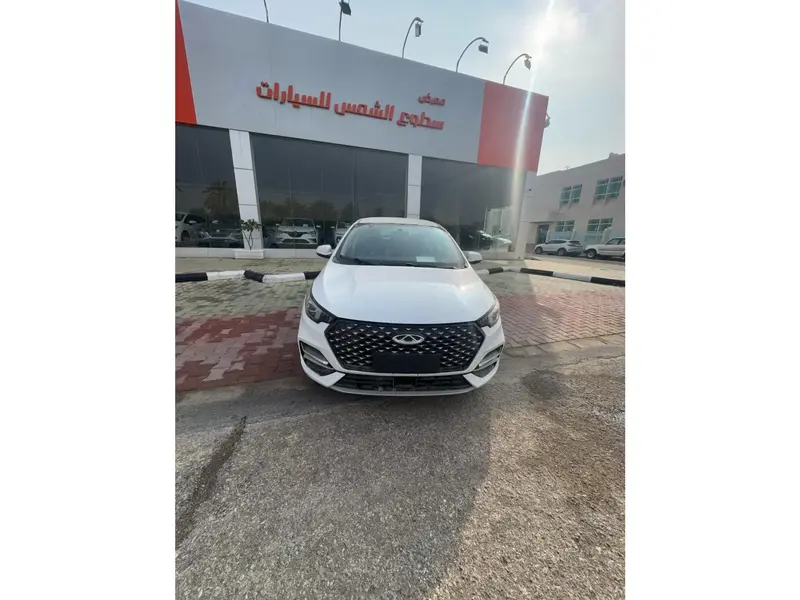 استكشف undefined undefined الصور الخارجية والداخلية. اكتشف جميع جوانب وتفاصيل السيارات.