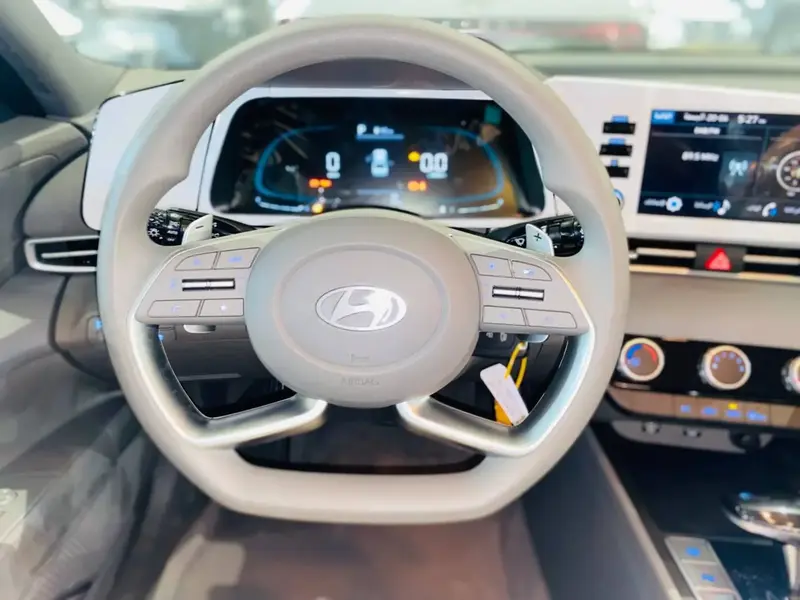 Hyundai Elantra 2025