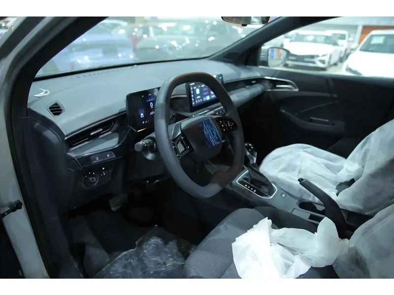 Discover undefined undefined Exterior Interior Images.Find all aspects and details of cars.