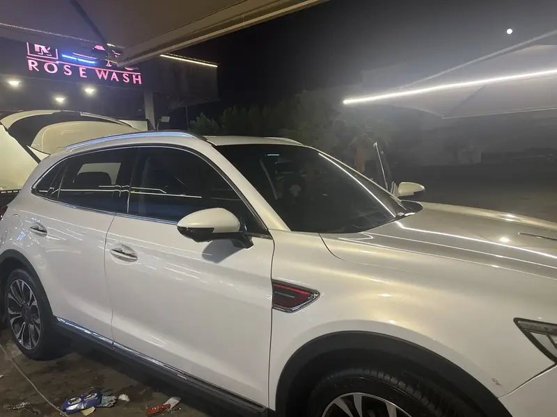 Discover undefined undefined Exterior Interior Images.Find all aspects and details of cars.