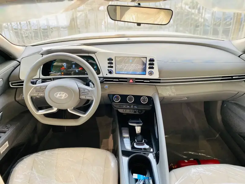Hyundai Elantra 2025