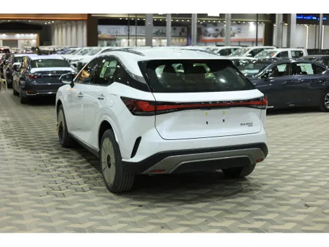 Discover undefined undefined Exterior Interior Images.Find all aspects and details of cars.
