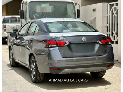 Discover undefined undefined Exterior Interior Images.Find all aspects and details of cars.