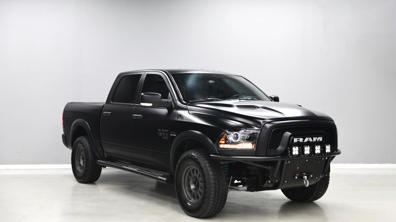 Discover undefined undefined Exterior Interior Images.Find all aspects and details of cars.