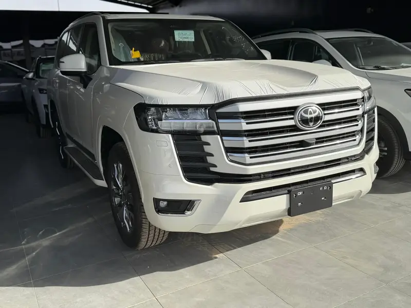 Discover undefined undefined Exterior Interior Images.Find all aspects and details of cars.