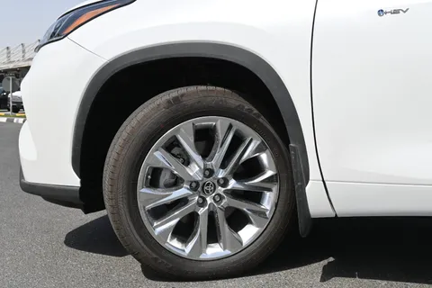 Discover undefined undefined Exterior Interior Images.Find all aspects and details of cars.