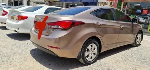 استكشف undefined undefined الصور الخارجية والداخلية. اكتشف جميع جوانب وتفاصيل السيارات.