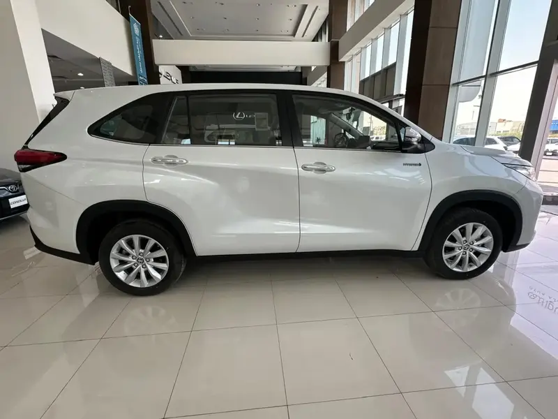 Toyota Innova 2024