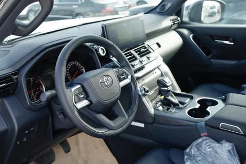 Discover undefined undefined Exterior Interior Images.Find all aspects and details of cars.