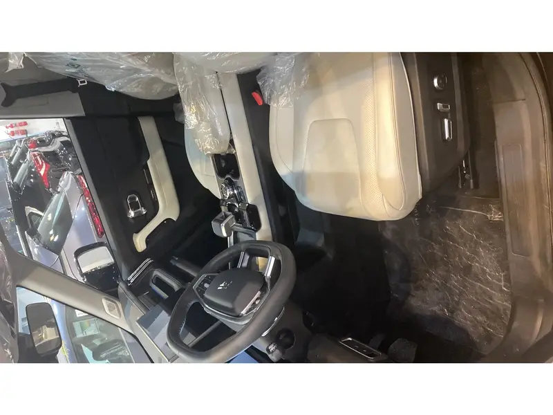 Discover undefined undefined Exterior Interior Images.Find all aspects and details of cars.