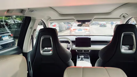 Discover undefined undefined Exterior Interior Images.Find all aspects and details of cars.