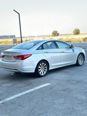 Discover undefined undefined Exterior Interior Images.Find all aspects and details of cars.