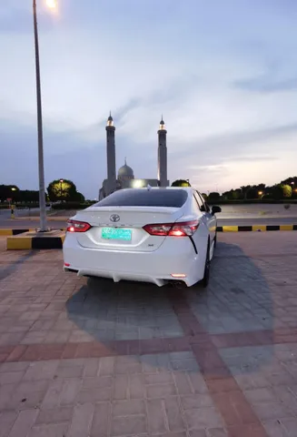 Toyota Camry 2.5L SE (204 HP) 2020