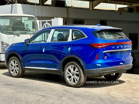 Discover undefined undefined Exterior Interior Images.Find all aspects and details of cars.