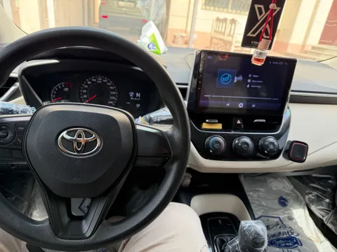 استكشف undefined undefined الصور الخارجية والداخلية. اكتشف جميع جوانب وتفاصيل السيارات.