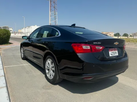 استكشف undefined undefined الصور الخارجية والداخلية. اكتشف جميع جوانب وتفاصيل السيارات.