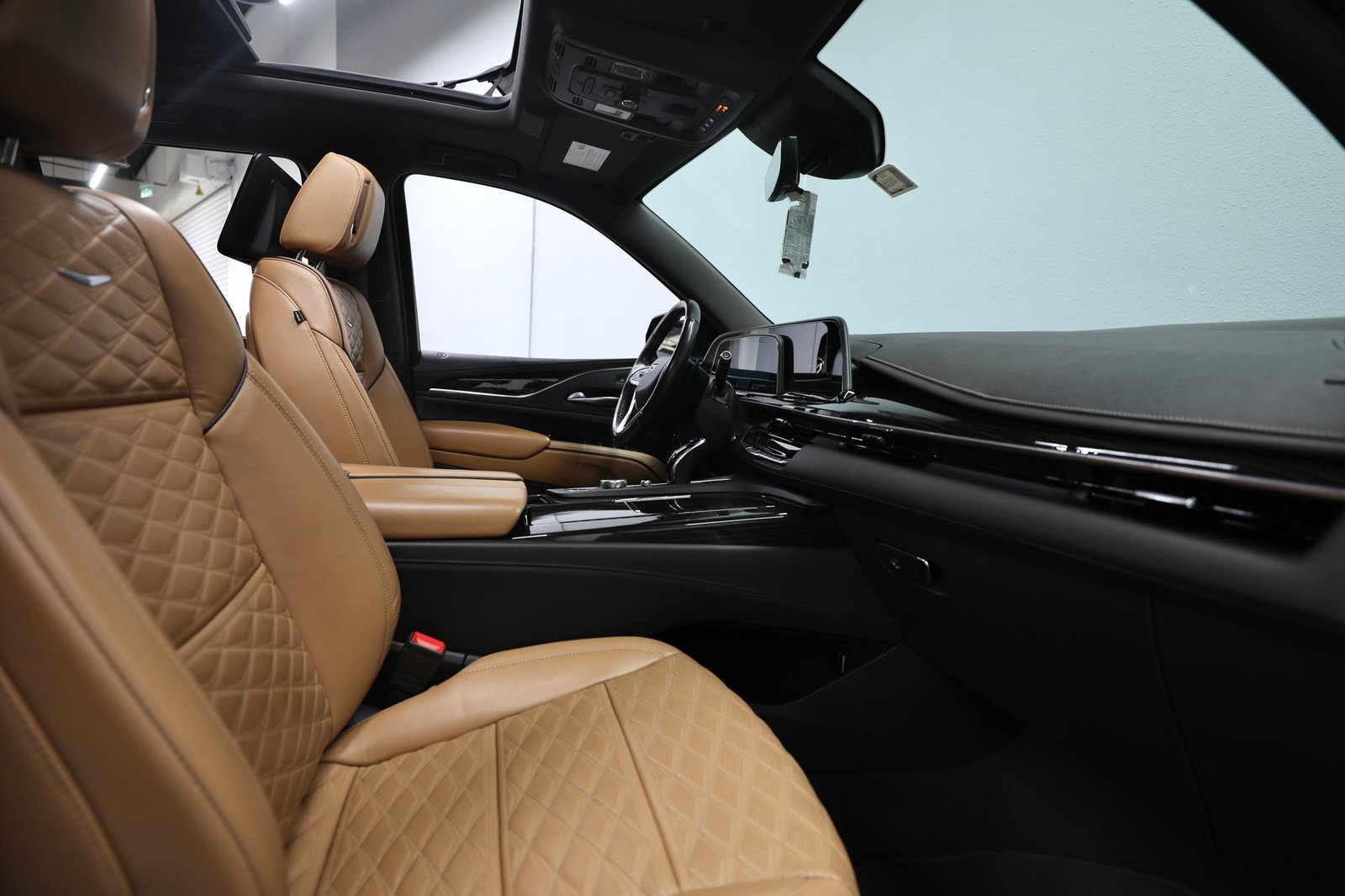 Escalade | 3.0L Diesel | 7 Seater | 2 Years Warranty | Free Insurance and Registration