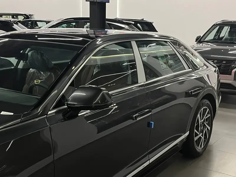Discover undefined undefined Exterior Interior Images.Find all aspects and details of cars.