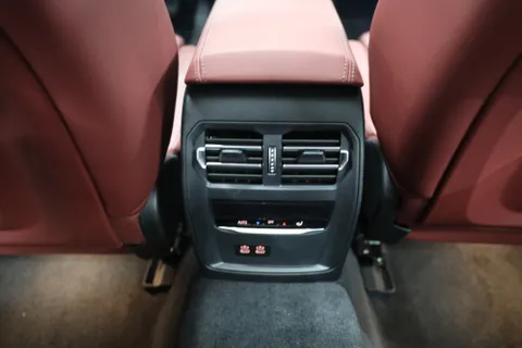 Discover undefined undefined Exterior Interior Images.Find all aspects and details of cars.