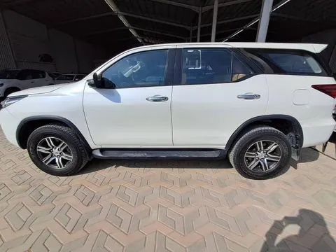 Discover undefined undefined Exterior Interior Images.Find all aspects and details of cars.